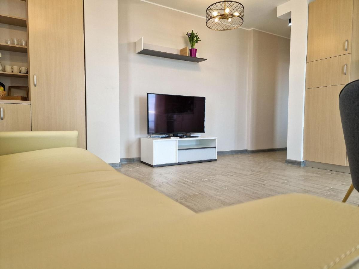 Panoramic Aparthotel Pool & Spa Mamaia Nord 那沃达利 外观 照片